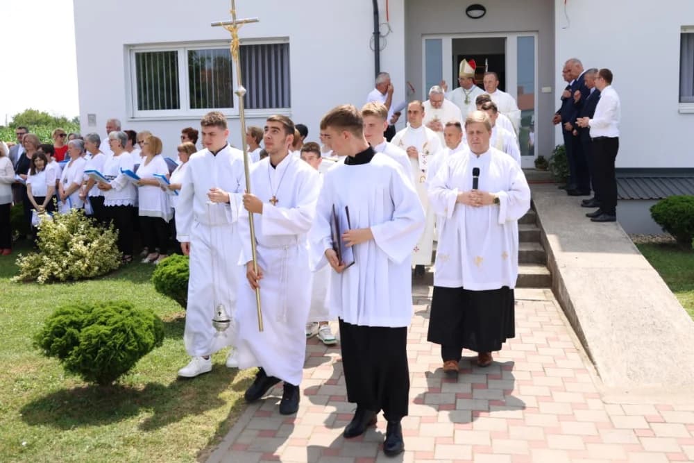 Po prvi puta zazvonila nova zvona sa tornja vidovačke Župne crkve sv. Ivana Krstitelja