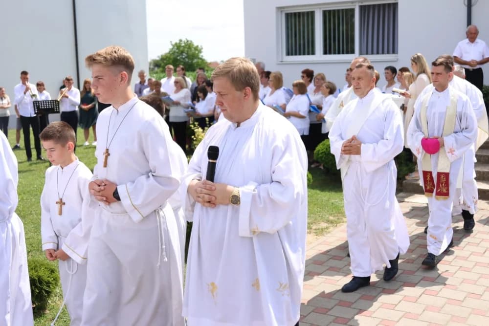 Po prvi puta zazvonila nova zvona sa tornja vidovačke Župne crkve sv. Ivana Krstitelja