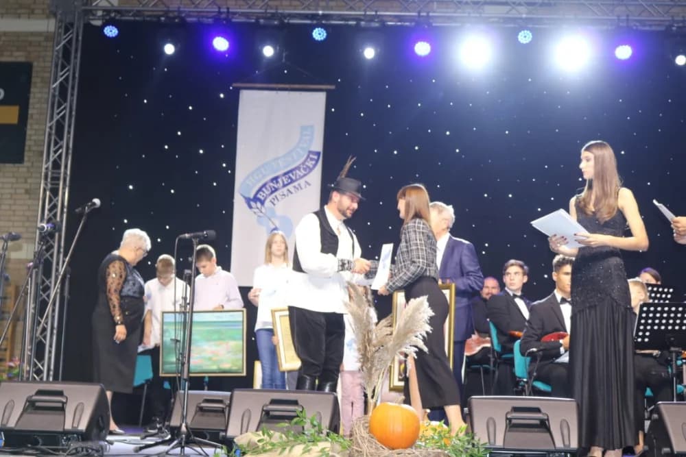 Općina Kaptol bila generalni pokrovitelj subotičkog Festivala, a zapaženo je nastupio Požežanin Luka Samardžić uz Kaptolačke tamburaše /FOTO/
