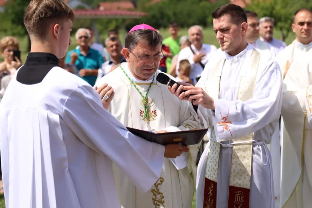 Po prvi puta zazvonila nova zvona sa tornja vidovačke Župne crkve sv. Ivana Krstitelja