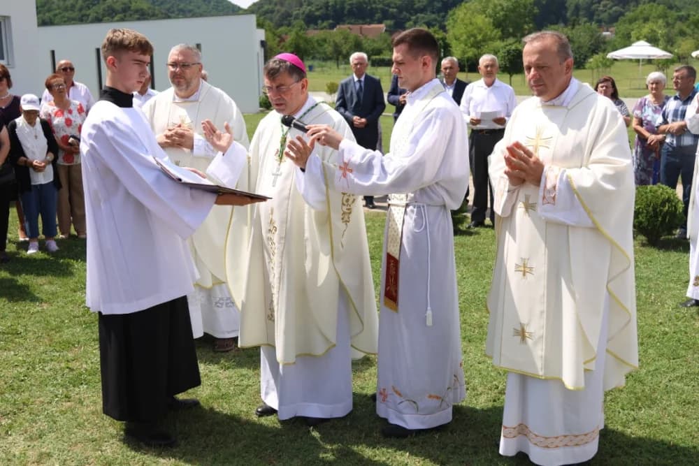 Po prvi puta zazvonila nova zvona sa tornja vidovačke Župne crkve sv. Ivana Krstitelja