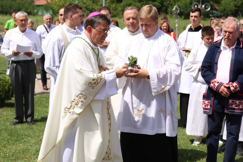Po prvi puta zazvonila nova zvona sa tornja vidovačke Župne crkve sv. Ivana Krstitelja