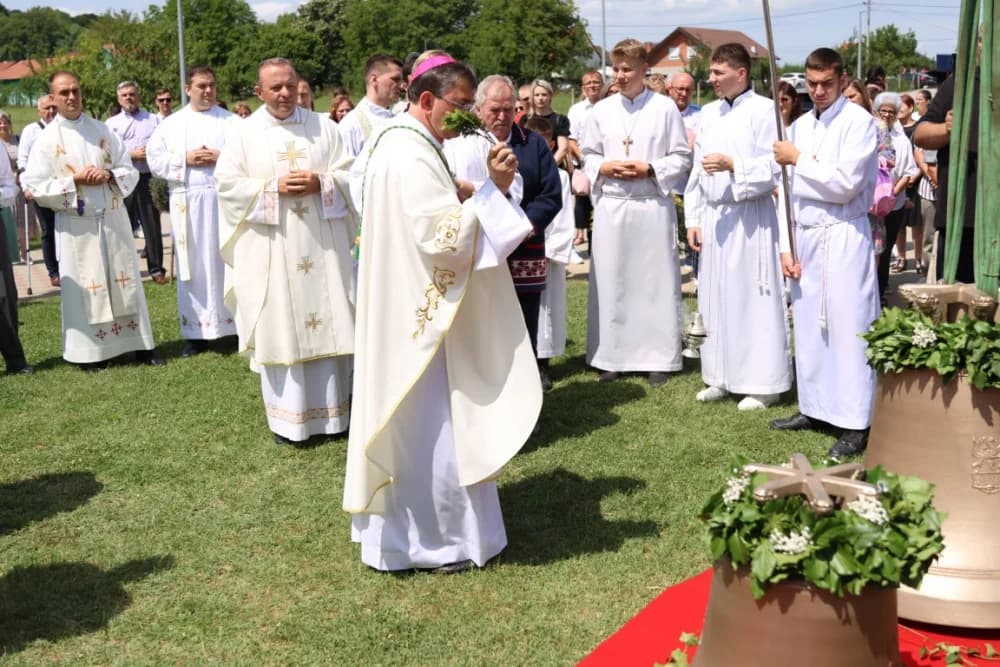 Po prvi puta zazvonila nova zvona sa tornja vidovačke Župne crkve sv. Ivana Krstitelja