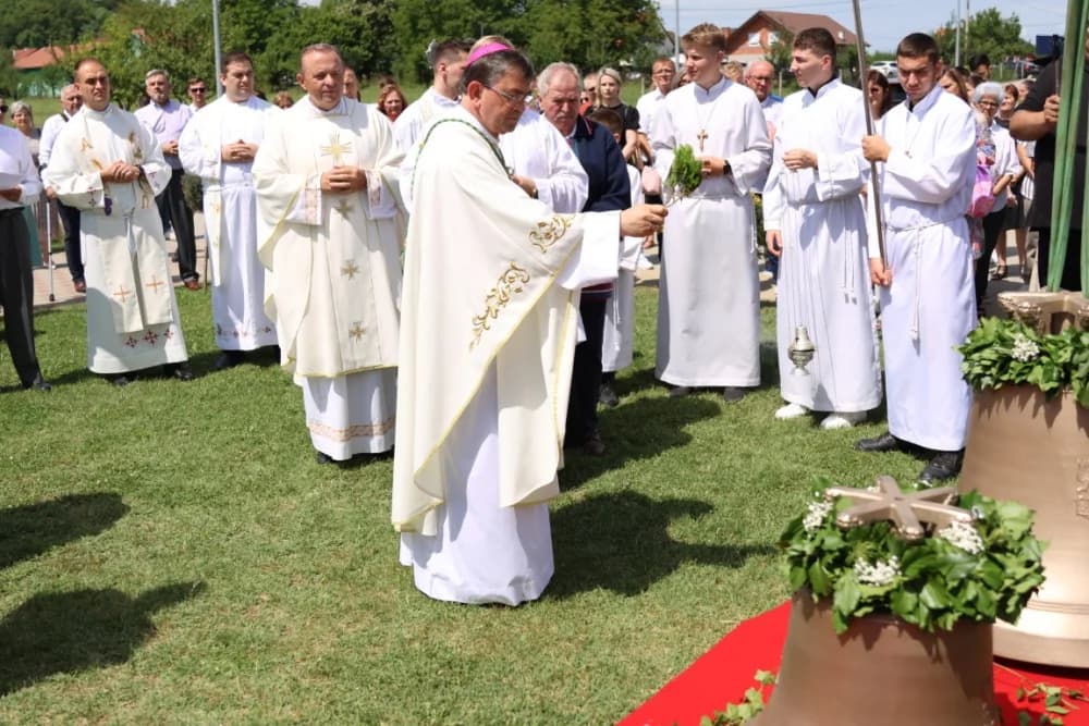 Po prvi puta zazvonila nova zvona sa tornja vidovačke Župne crkve sv. Ivana Krstitelja