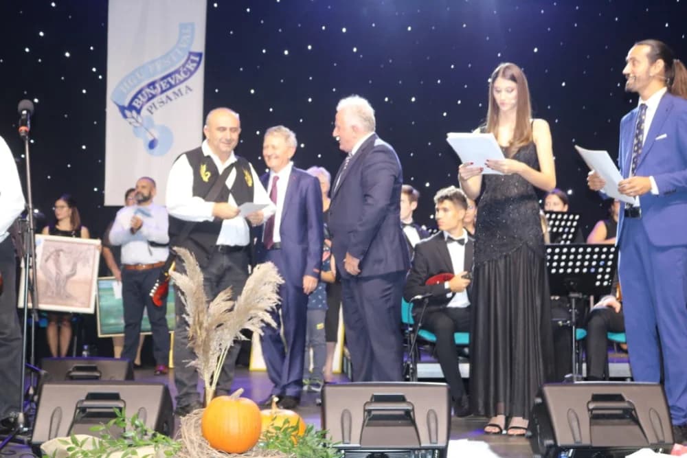 Općina Kaptol bila generalni pokrovitelj subotičkog Festivala, a zapaženo je nastupio Požežanin Luka Samardžić uz Kaptolačke tamburaše /FOTO/