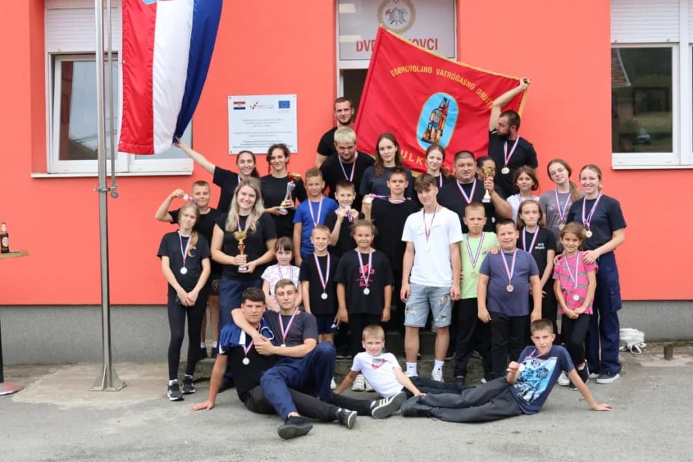 /FOTO-VIDEO/ Na gradskom vatrogasnom natjecanju djece, podmlatka, mladeži i članova sudjelovalo 15 ekipa