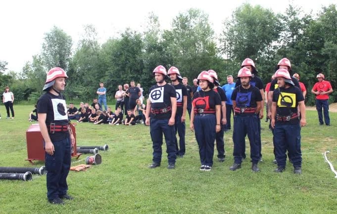 /FOTO-VIDEO/ Na gradskom vatrogasnom natjecanju djece, podmlatka, mladeži i članova sudjelovalo 15 ekipa