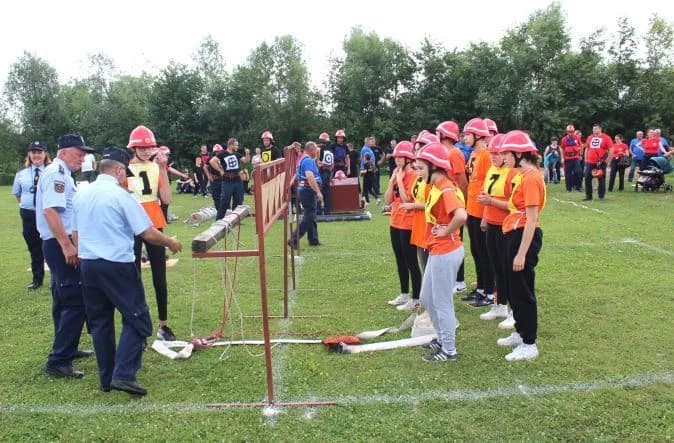 /FOTO-VIDEO/ Na gradskom vatrogasnom natjecanju djece, podmlatka, mladeži i članova sudjelovalo 15 ekipa