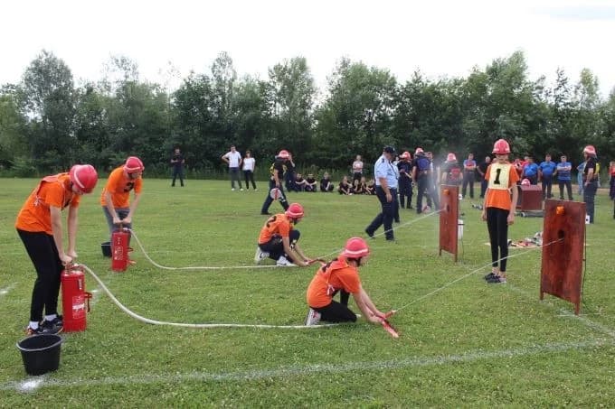 /FOTO-VIDEO/ Na gradskom vatrogasnom natjecanju djece, podmlatka, mladeži i članova sudjelovalo 15 ekipa