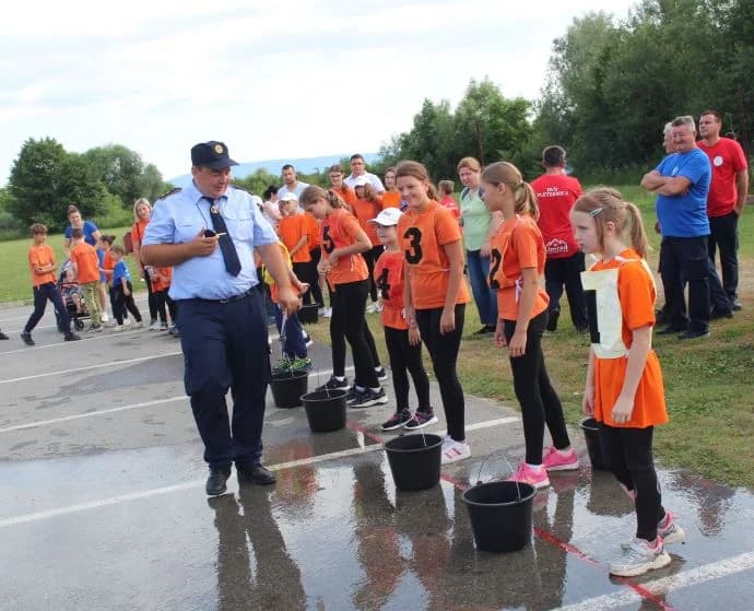 /FOTO-VIDEO/ Na gradskom vatrogasnom natjecanju djece, podmlatka, mladeži i članova sudjelovalo 15 ekipa