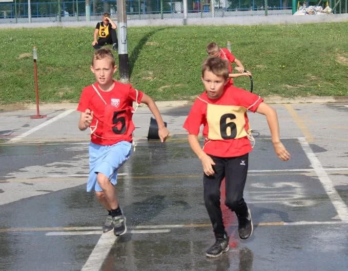 /FOTO-VIDEO/ Na gradskom vatrogasnom natjecanju djece, podmlatka, mladeži i članova sudjelovalo 15 ekipa