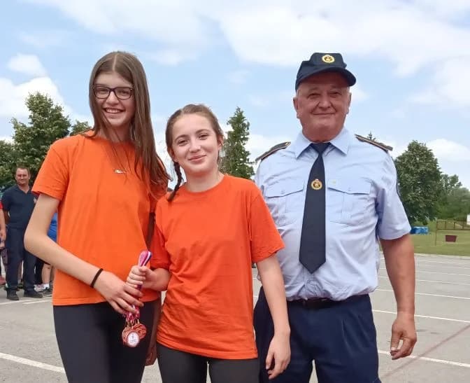/FOTO-VIDEO/ Na gradskom vatrogasnom natjecanju djece, podmlatka, mladeži i članova sudjelovalo 15 ekipa