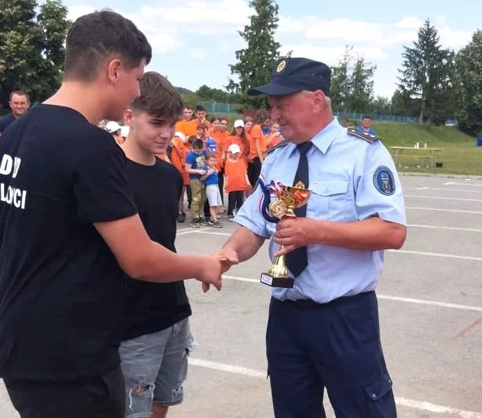 /FOTO-VIDEO/ Na gradskom vatrogasnom natjecanju djece, podmlatka, mladeži i članova sudjelovalo 15 ekipa