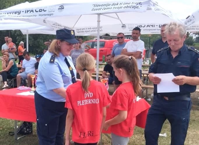 /FOTO-VIDEO/ Na gradskom vatrogasnom natjecanju djece, podmlatka, mladeži i članova sudjelovalo 15 ekipa