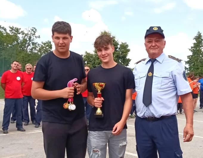/FOTO-VIDEO/ Na gradskom vatrogasnom natjecanju djece, podmlatka, mladeži i članova sudjelovalo 15 ekipa