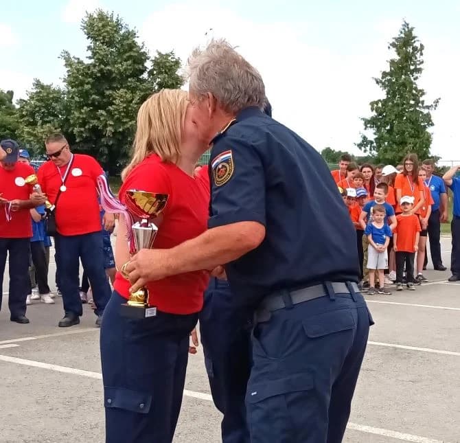 /FOTO-VIDEO/ Na gradskom vatrogasnom natjecanju djece, podmlatka, mladeži i članova sudjelovalo 15 ekipa