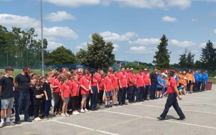 /FOTO-VIDEO/ Na gradskom vatrogasnom natjecanju djece, podmlatka, mladeži i članova sudjelovalo 15 ekipa