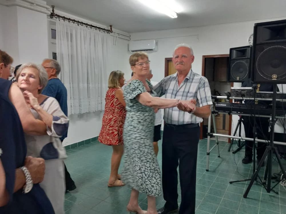 OPET VESELO: Velički umirovljenici  sa svojim prijateljima proveli još jednu lijepu zabavnu večer
