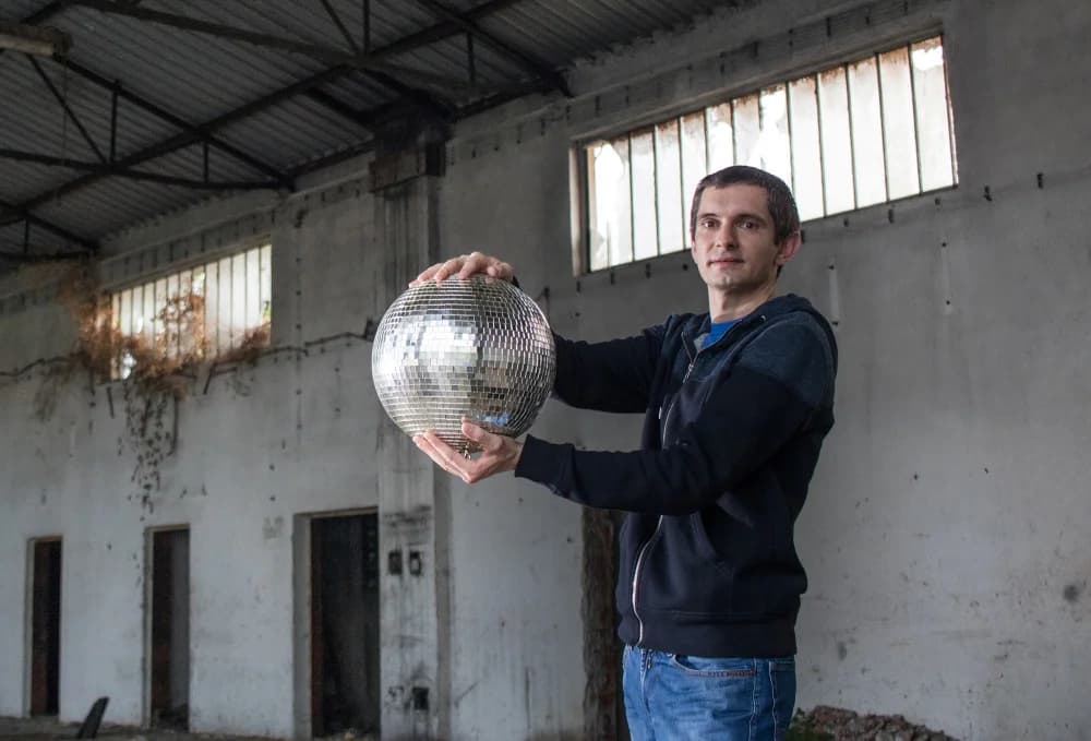 LJETO POD PAPUKOM: Svake srijede na veličkim bazenima popodne i predvečer nastupa DJ Topa