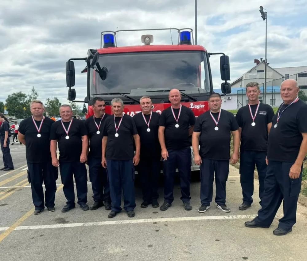 Vatrogasne ekipe iz Sulkovaca kući donijele tri zlatne i dvije srebrne medalje: „Kao malo društvo dokazujemo da puno toga možemo“