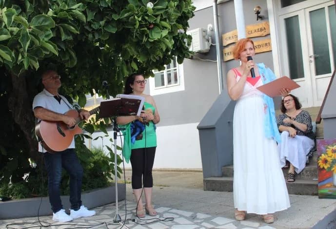 POŽEŠKO KULTURNO LJETO Peićevci u dvorištu Kuće Kraljević održali pjesničku večer