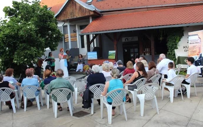 POŽEŠKO KULTURNO LJETO Peićevci u dvorištu Kuće Kraljević održali pjesničku večer