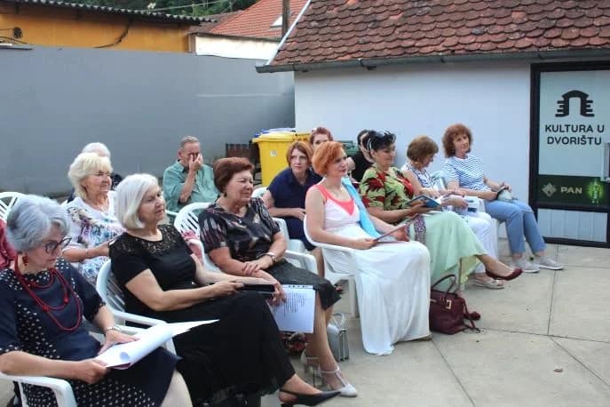 POŽEŠKO KULTURNO LJETO Peićevci u dvorištu Kuće Kraljević održali pjesničku večer