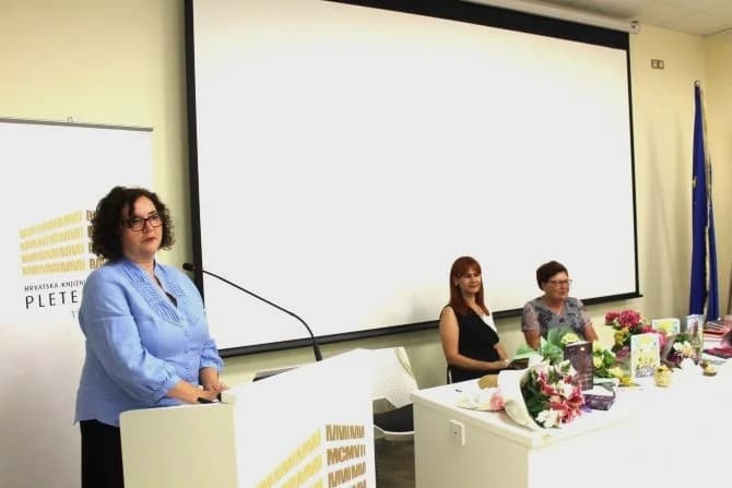 PIKNIK S KNJIGAMA: U pleterničkoj Knjižnici održana večer poezije Mire Šulc iz Jakšića