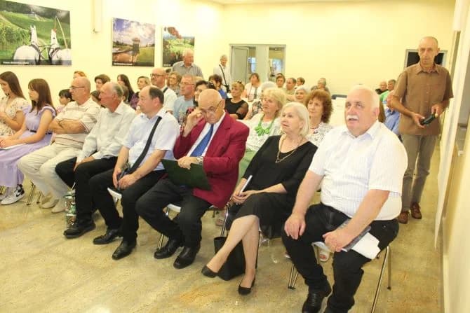 PIKNIK S KNJIGAMA: U pleterničkoj Knjižnici održana večer poezije Mire Šulc iz Jakšića