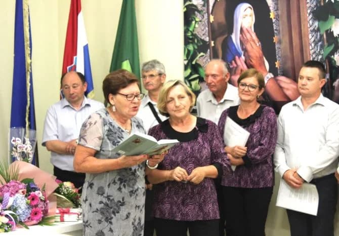 PIKNIK S KNJIGAMA: U pleterničkoj Knjižnici održana večer poezije Mire Šulc iz Jakšića