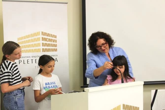 PIKNIK S KNJIGAMA: U pleterničkoj Knjižnici održana večer poezije Mire Šulc iz Jakšića