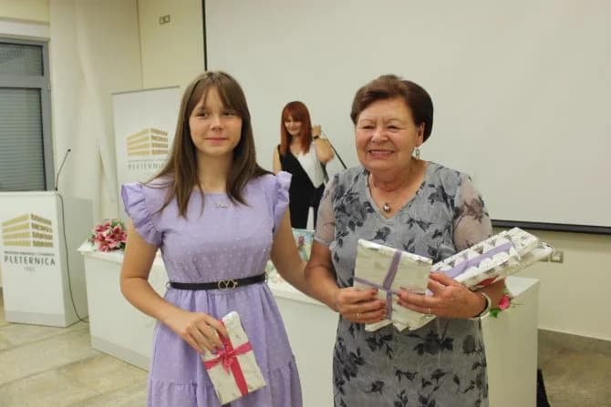 PIKNIK S KNJIGAMA: U pleterničkoj Knjižnici održana večer poezije Mire Šulc iz Jakšića