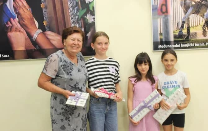 PIKNIK S KNJIGAMA: U pleterničkoj Knjižnici održana večer poezije Mire Šulc iz Jakšića