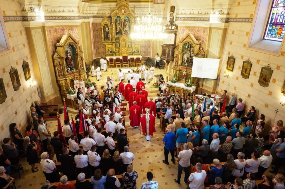 Kaptolčani izrazili veliku srdačnost novom požeškom biskupu Ivi u prigodi dolaska u njihovu župu