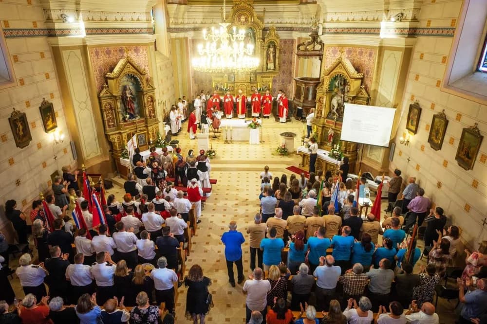 Kaptolčani izrazili veliku srdačnost novom požeškom biskupu Ivi u prigodi dolaska u njihovu župu