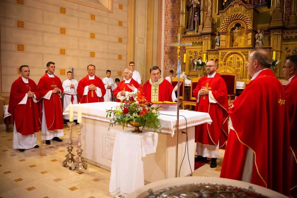Kaptolčani izrazili veliku srdačnost novom požeškom biskupu Ivi u prigodi dolaska u njihovu župu