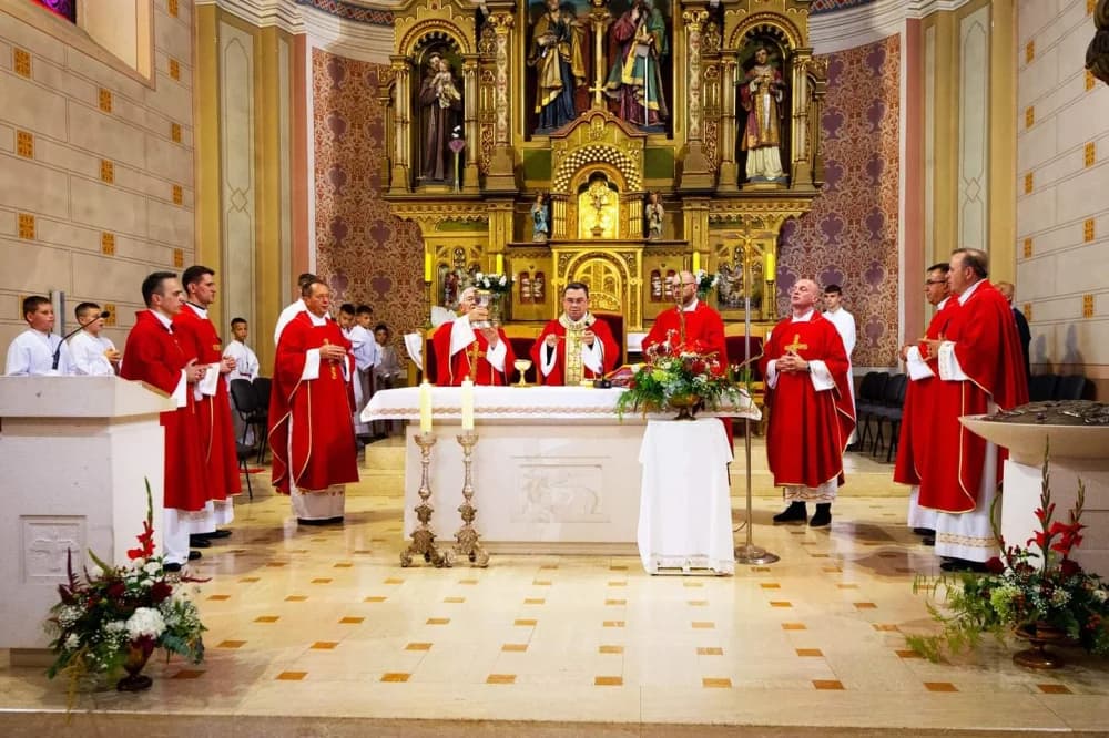 Kaptolčani izrazili veliku srdačnost novom požeškom biskupu Ivi u prigodi dolaska u njihovu župu