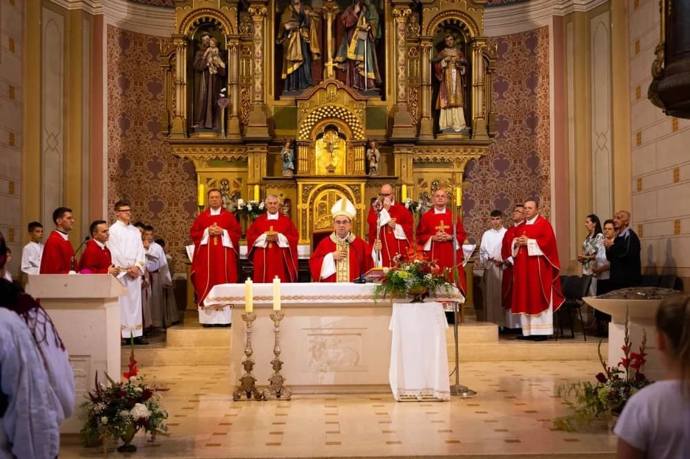 Kaptolčani izrazili veliku srdačnost novom požeškom biskupu Ivi u prigodi dolaska u njihovu župu