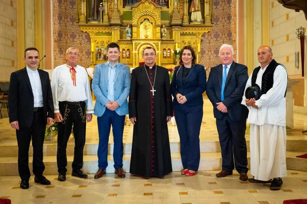 Kaptolčani izrazili veliku srdačnost novom požeškom biskupu Ivi u prigodi dolaska u njihovu župu