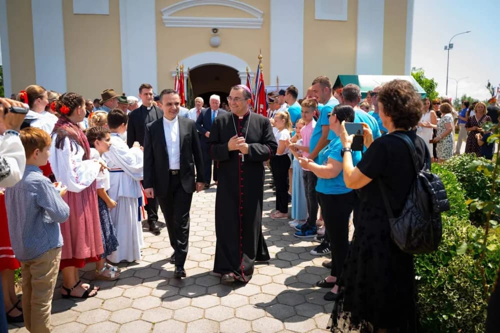 Kaptolčani izrazili veliku srdačnost novom požeškom biskupu Ivi u prigodi dolaska u njihovu župu