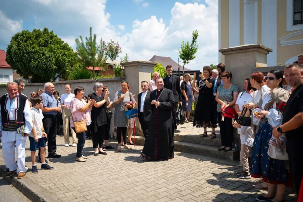 Kaptolčani izrazili veliku srdačnost novom požeškom biskupu Ivi u prigodi dolaska u njihovu župu