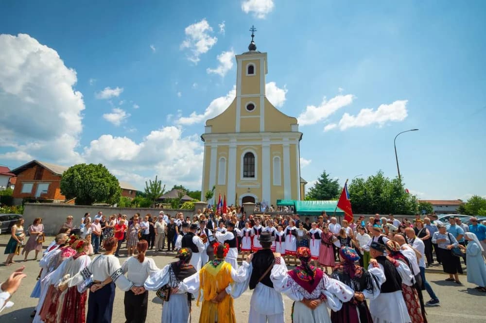Kaptolčani izrazili veliku srdačnost novom požeškom biskupu Ivi u prigodi dolaska u njihovu župu