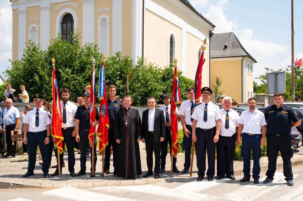 Kaptolčani izrazili veliku srdačnost novom požeškom biskupu Ivi u prigodi dolaska u njihovu župu