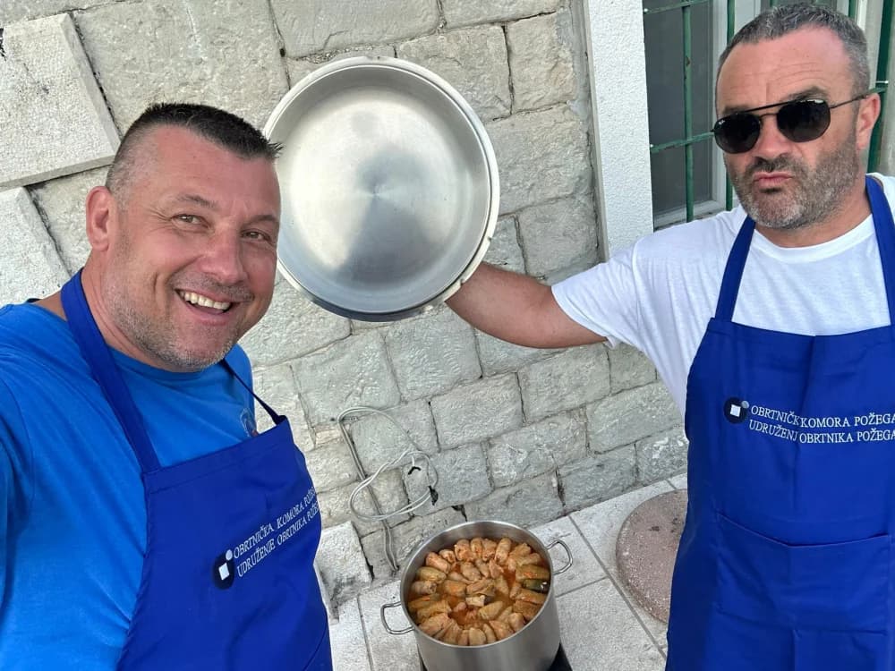 Miris sarme požeških obrtnika širio se u Kaštelima na tradicionalnoj manifestaciji „Eno gastro Kaštela“