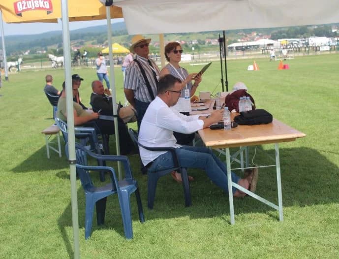 PLETERNICA: Vožnjom preciznosti završen trodnevni Međunarodni konjički turnir