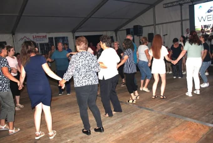 Raznovrsni glazbeni, gastronomski i kulturni sadržaji bili u velikom šatoru u sklopu Međunarodnog konjičkog turnira u Pleternici