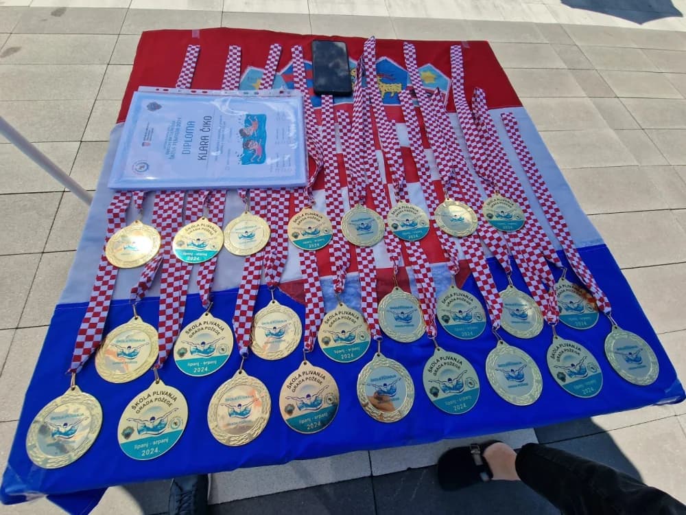 Završila Škola plivanja za djecu s tjelesnim i intelektualnim teškoćama: Svim polaznicima dodijeljene diplome