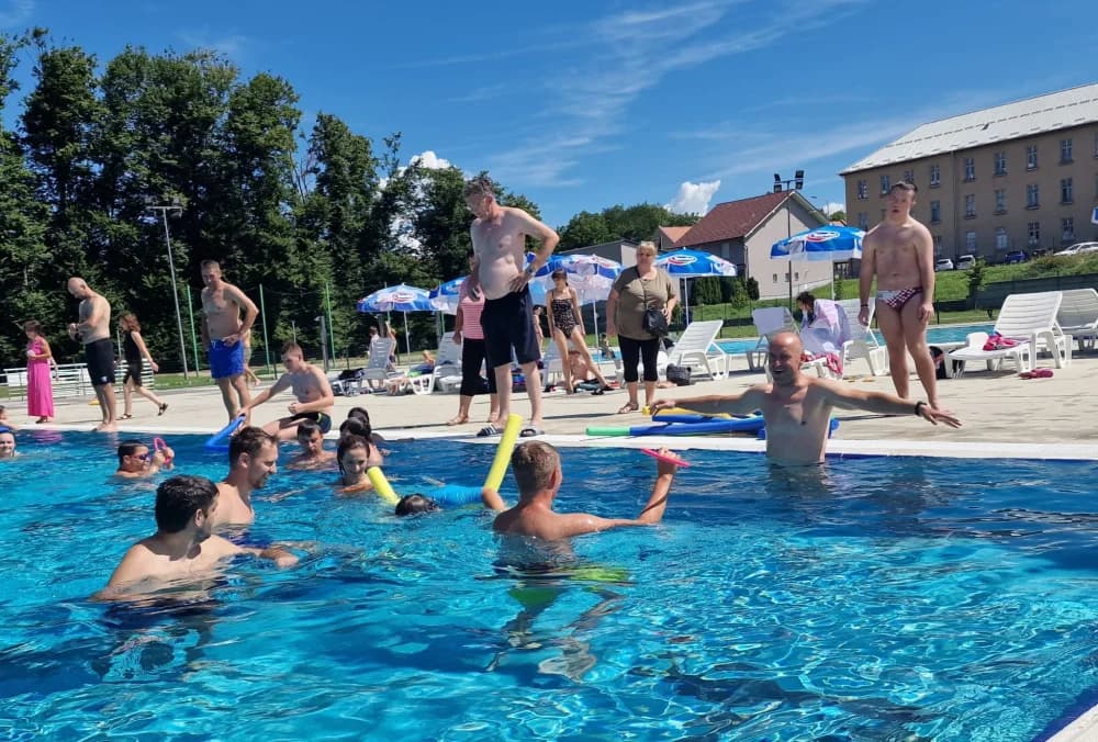 Završila Škola plivanja za djecu s tjelesnim i intelektualnim teškoćama: Svim polaznicima dodijeljene diplome