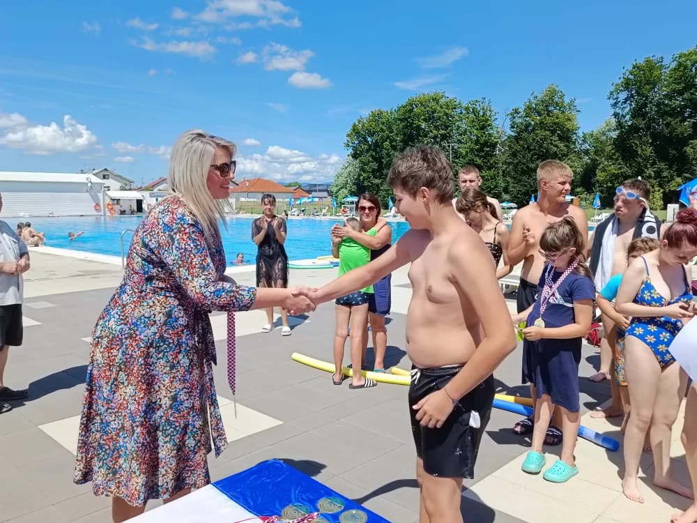 Završila Škola plivanja za djecu s tjelesnim i intelektualnim teškoćama: Svim polaznicima dodijeljene diplome