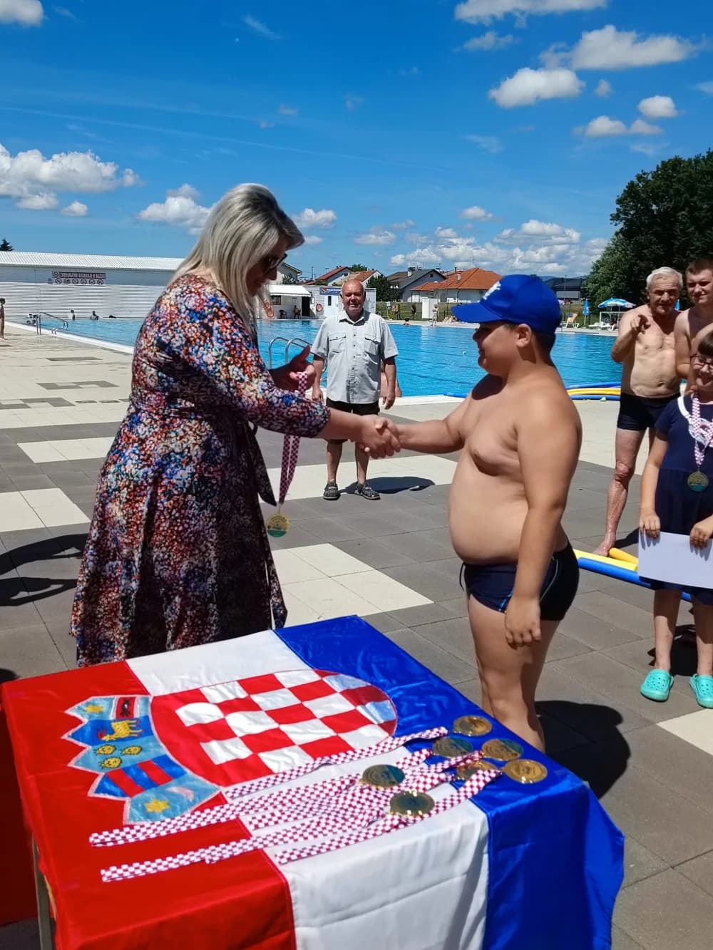 Završila Škola plivanja za djecu s tjelesnim i intelektualnim teškoćama: Svim polaznicima dodijeljene diplome